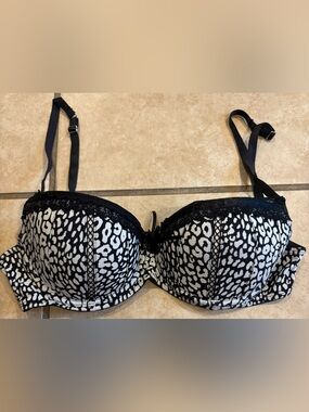 Candie’s Black and White Bra. Size: 34 B